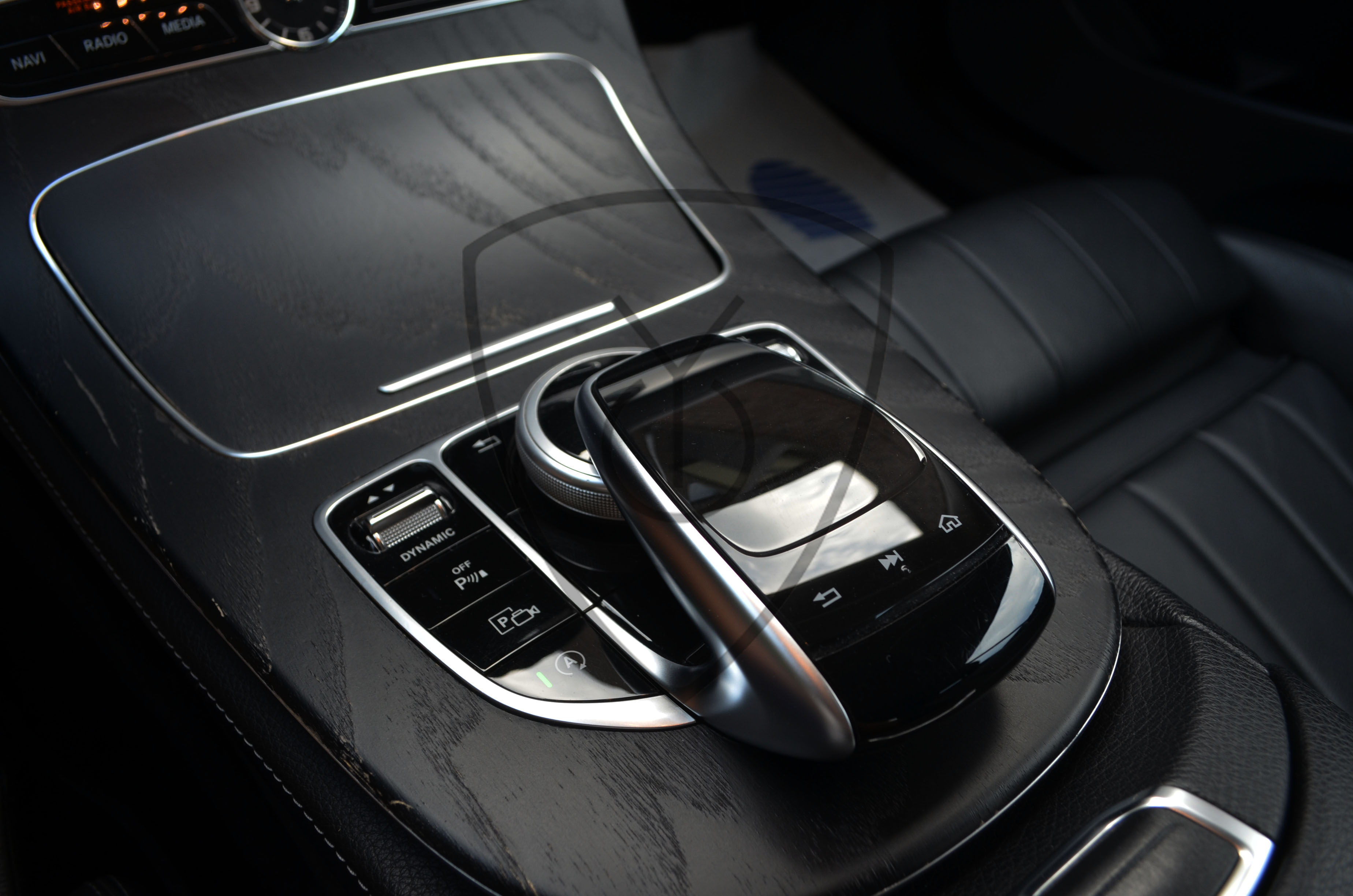 MERCEDES-BENZ-E220 — image 2